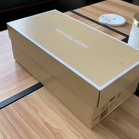 Michael Kors shoe - Picture 12 of 12